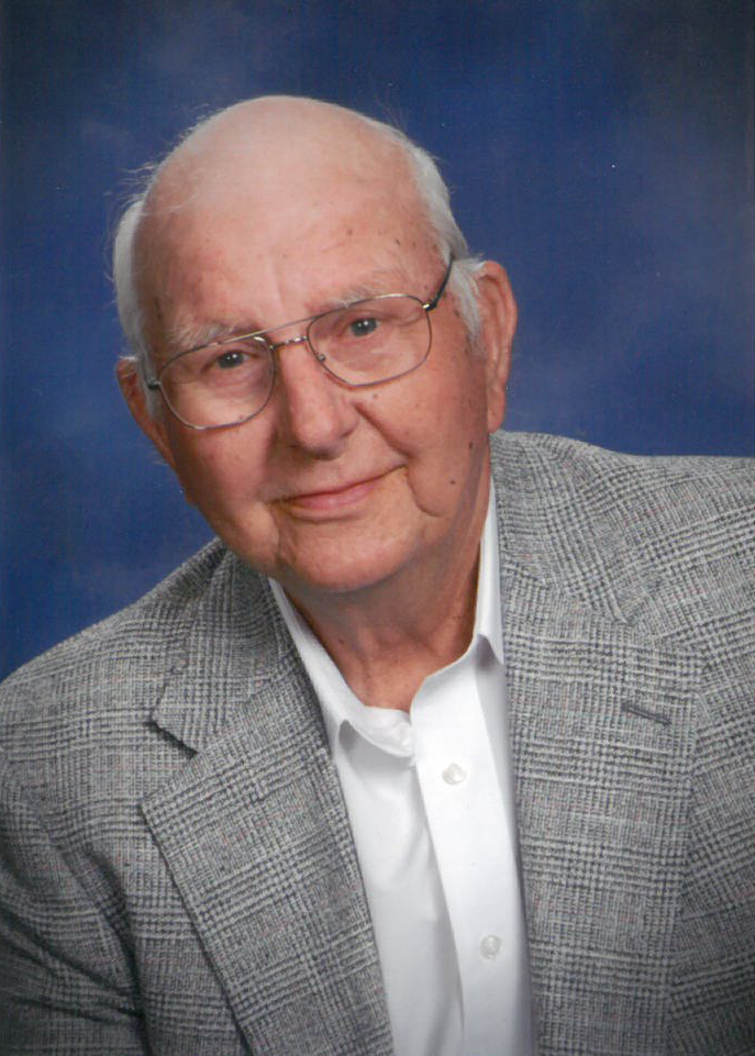 Edwin “Kenny” Amundson, Clermont, Iowa, April 5, 2017 Grau